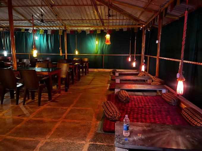 White Elephant Restaurant & Cottages Gokarna Gokarna  Buitenkant foto