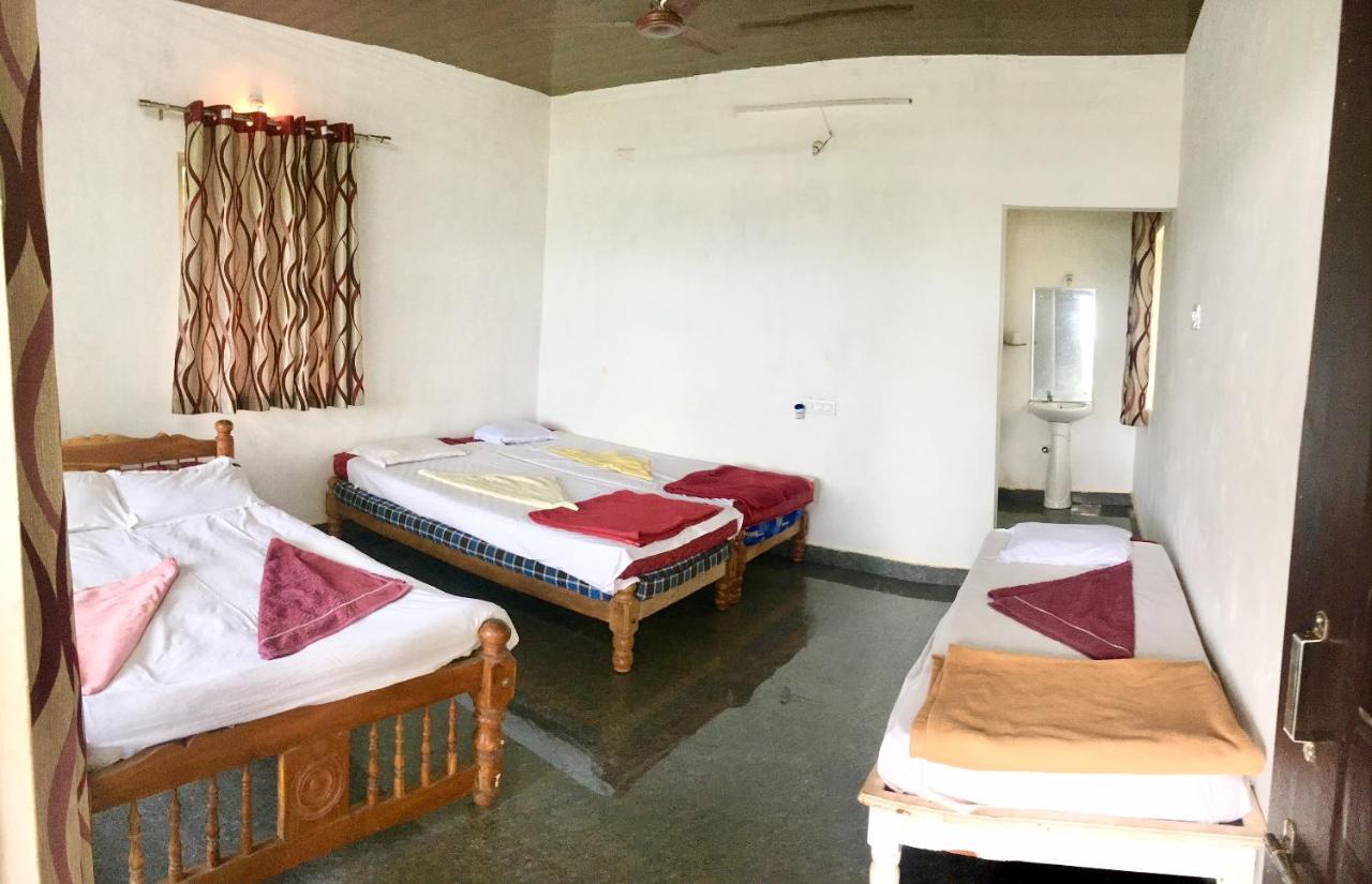White Elephant Restaurant & Cottages Gokarna Gokarna  Buitenkant foto