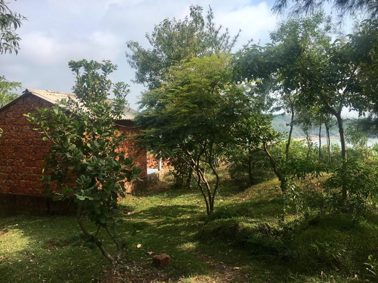 White Elephant Restaurant & Cottages Gokarna Gokarna  Buitenkant foto